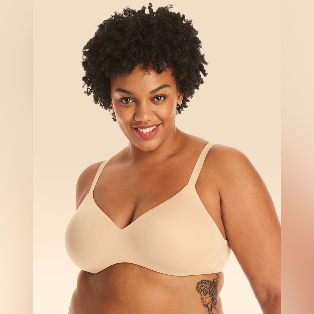 Hanes Nude Concealing Petals Wireless Bra with Convertible Straps